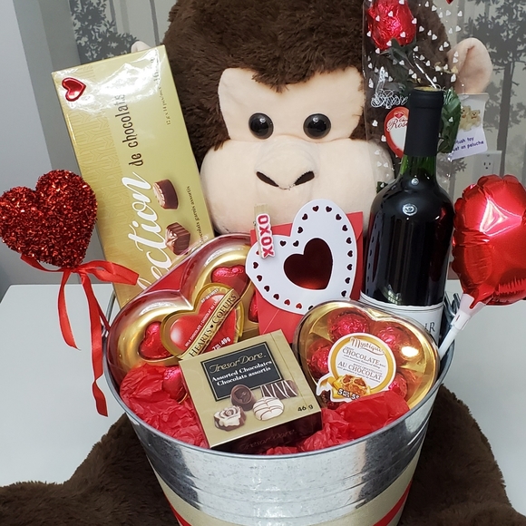 Giant Monkey with giant hug - Picture 6 of 7